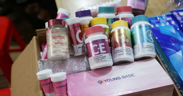 Clip: Công an kiểm tra đột xuất một công ty, thu giữ 25 tấn vitamin, collagen, trị giá hàng chục tỷ đồng