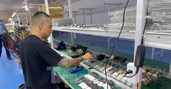 Đột kích xưởng sản xuất điện thoại "chui" khuất nẻo ven thành phố Lạng Sơn