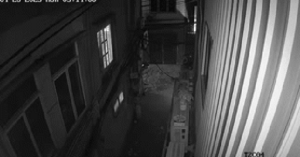 Đoạn clip ghi lại thời điểm lửa bùng phát khiến 3 người tử vong trong vụ cháy nhà ở Hà Nội