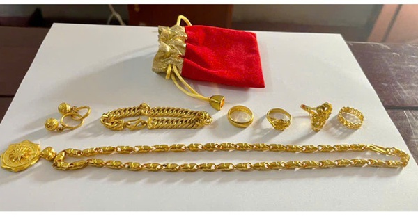 Khởi tố đối tượng đến nhà bạn gái chơi, "tiện tay" trộm 21 chỉ vàng