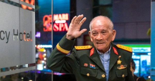 Gặp cụ Trần Văn Thanh đi xe máy 1.300km: “Tôi chỉ là người dân bình thường, với quyết tâm vào xem đại lễ”