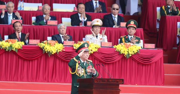 Chân dung vị tướng phát biểu tại lễ kỷ niệm 50 năm thống nhất đất nước