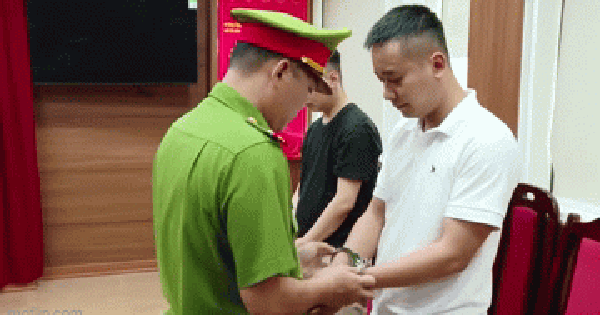 Clip toàn cảnh Quang Linh Vlog, Hằng Du Mục thời điểm bị bắt cùng 3 người khác