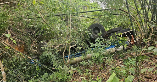 Xe bồn của Công ty Môi trường đô thị lao xuống mương nước, tài xế tử vong tại chỗ