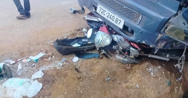 CLIP: Hiện trường xe đầu kéo tông lật xe 7 chỗ, 1 người tử vong