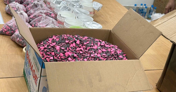 Người đàn ông ở Bình Dương sa lưới cùng lô hàng ngụy trang trong túi bánh kẹo