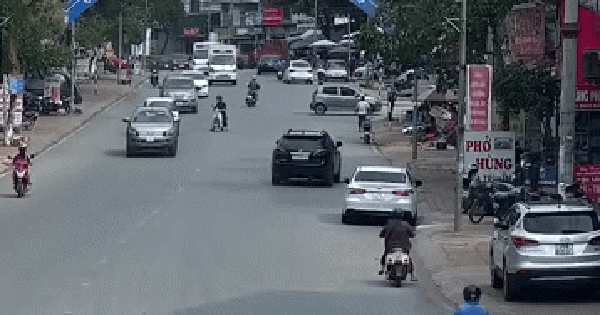 Clip Lexus lao lên vỉa hè, tông bay một người đàn ông: Hé lộ hình ảnh người bước ra từ trong xe