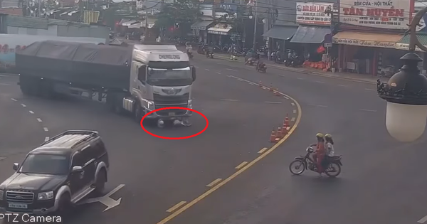Người đàn ông bị xe đầu kéo cuốn vào gầm, kéo lê 5km, cảnh tượng sau 10 giây khiến tất cả ngỡ ngàng