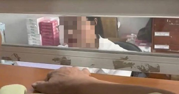 Nhân viên bị phản ứng trừng mắt với bệnh nhân, bệnh viện giải thích do "chứng lồi mắt"