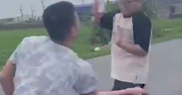 Bắt khẩn cấp tài xế bán tải dùng gậy bóng chày đánh người sau va chạm giao thông