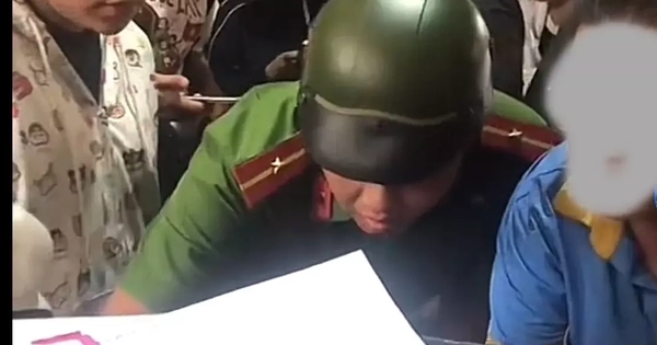 Làm việc với chủ bãi xe “chặt chém” 100.000 đồng/xe máy xem diễu binh, diễu hành