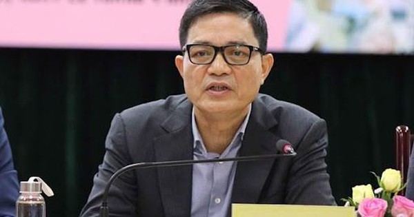 Nguyên Cục trưởng Cục An toàn thực phẩm Bộ Y tế bị bắt sau vụ thu giữ 100 tấn thực phẩm chức năng giả