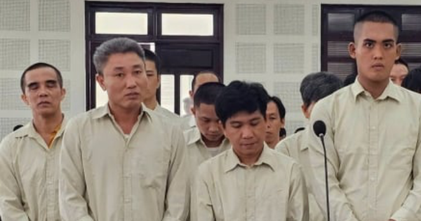 In hơn 1,6 triệu cuốn sách giáo khoa giả, 13 người lĩnh án tù