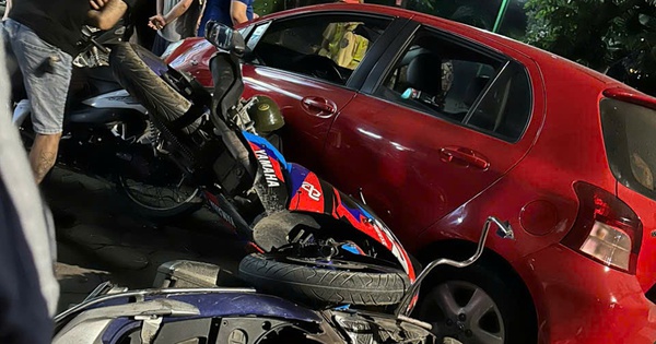 Vụ ô tô tông liên hoàn 6 xe máy ở Hà Nội: Tạm đình chỉ công tác Trưởng công an xã