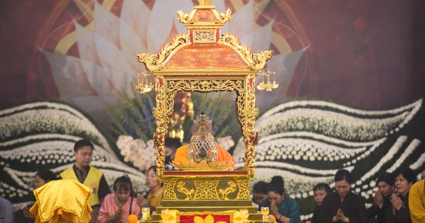 Cận cảnh xá lợi Phật tại chùa Quán Sứ