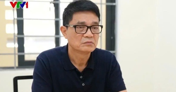 Vụ cựu Cục trưởng VSATTP bị bắt sau khi thu giữ 100 tấn thực phẩm chức năng giả: “Tiền cảm ơn” có phải là tiền nhận hối lộ hay không?