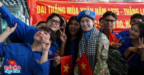 Cuộc chia tay đặc biệt tại Tân Sơn Nhất sáng nay