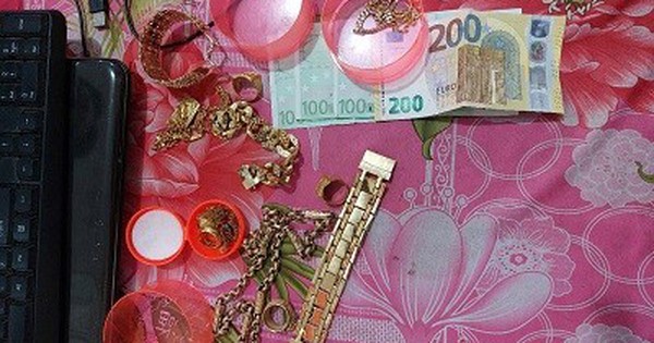 Giấu vàng 6 lượng vàng rồi diễn kịch bị cướp trước mặt vợ