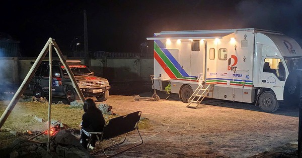 Choáng ngợp với cảnh tượng bên trong chiếc xe “ngôi nhà di động” tiền tỷ của người đàn ông Hà Nội đam mê du lịch