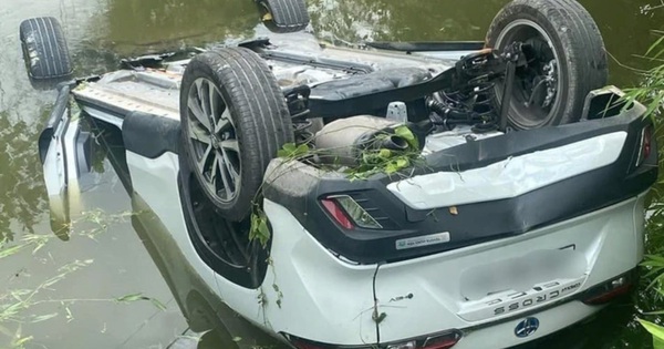 Nữ tài xế lái ô tô lao xuống ao tử vong ở Thái Nguyên: Đi xem đất cùng bạn, 30 phút sau thì mất liên lạc