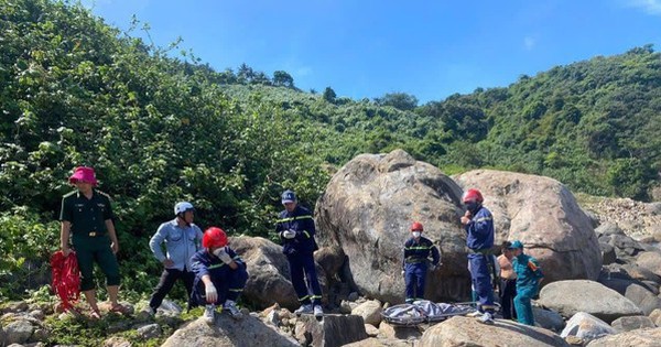 Phát hiện thi thể nam giới dưới vực sâu ở bán đảo Sơn Trà