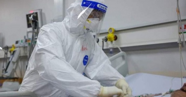 Bộ Y tế chỉ đạo khẩn trương rà soát kế hoạch thu dung, điều trị COVID-19; bảo đảm an toàn cho người bệnh nhóm nguy cơ cao