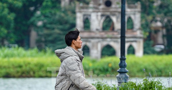 Mùa đông bất ngờ "ghé thăm" giữa hè Hà Nội