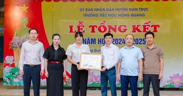 Khen thưởng cô giáo Nam Định dũng cảm nhảy sông cứu người