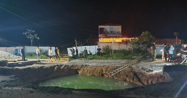 Tìm kiếm người và xe nghi rơi xuống "hố tử thần" ngập nước ở Bắc Kạn