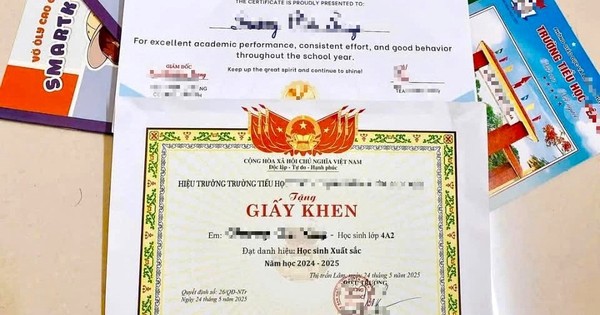 Nhiều phụ huynh "khoe" giấy khen của con, công an ra cảnh báo