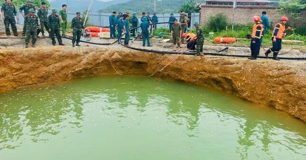 Thông tin mới nhất vụ người đi xe máy lao xuống "hố tử thần" sâu 10m ở Bắc Kạn