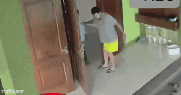 Hai học sinh "trêu nhau", phụ huynh đánh nam sinh lớp 7 nhập viện: Clip hé lộ tình huống trước đó