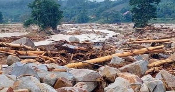 Lũ quét tràn về bản biên giới Nghệ An, cuốn trôi nhiều tài sản