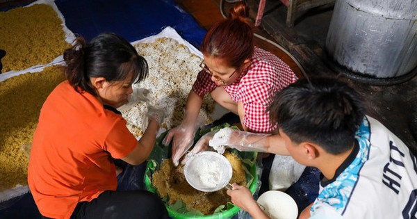 Bên trong ‘thủ phủ’ cơm rượu cận ngày Tết Đoan Ngọ ở Hà Nội