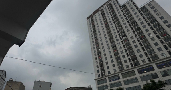 Trời Hà Nội tối đen ngày cuối kỳ nghỉ lễ, cảnh báo dông tố và mưa đá