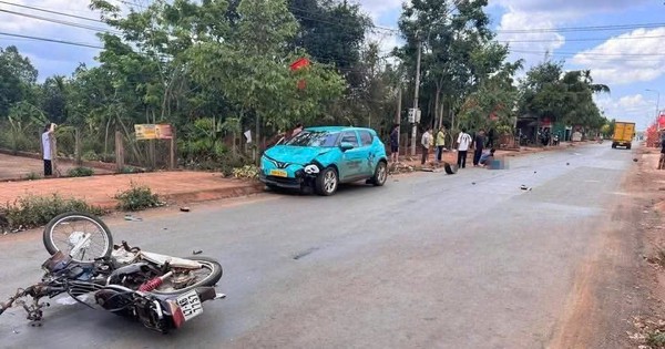 CLIP: Taxi điện tông xe máy văng xa hàng chục mét, 1 người tử vong