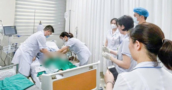 Bệnh viện cứu sống một trẻ em đuối nước được người qua đường đưa vào trong tình trạng nguy kịch