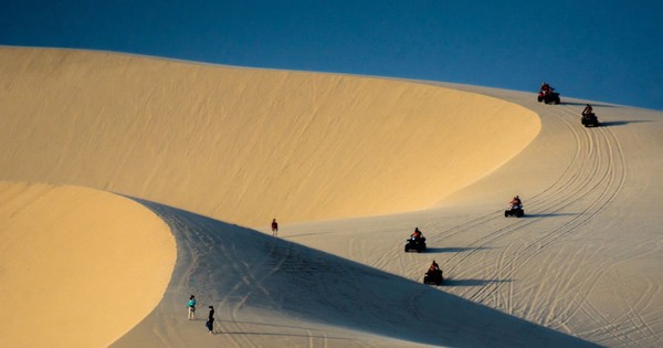 Đề nghị tạm dừng dịch vụ xe địa hình ở đồi cát Bàu Trắng sau vụ nữ du khách tử nạn