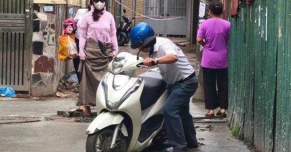 Người đàn ông cố tình đi vào đường mới đổ bê tông có thể bị xử phạt không?