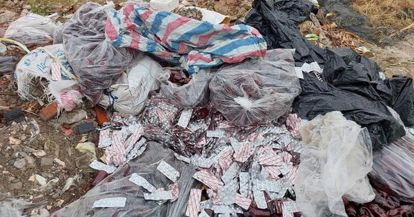 Hàng trăm vỉ thuốc chống say tàu xe bị vứt ra bãi rác ở Đà Nẵng