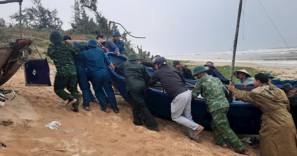 Bão giữa mùa hè, các tỉnh miền Trung ra công điện khẩn ứng phó