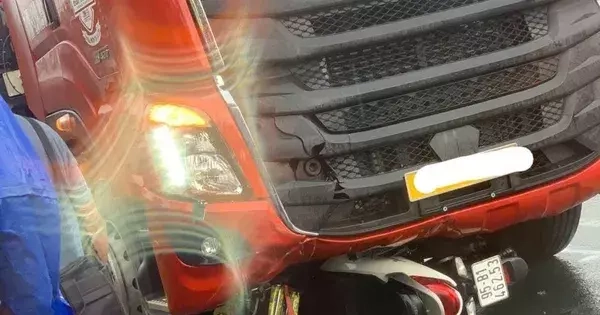 Va chạm xe đầu kéo, người phụ nữ cùng 2 con nhỏ tử vong