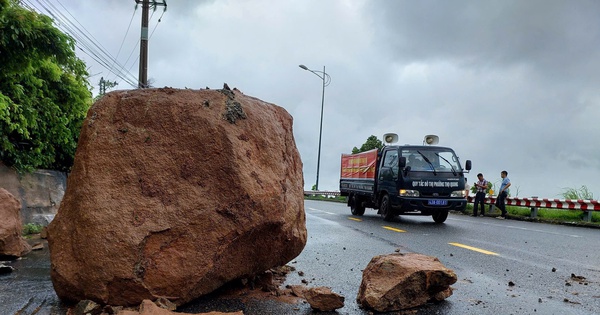 Đà Nẵng: Sạt lở nhiều điểm trên đường lên bán đảo Sơn Trà do ảnh hưởng bão số 1, tạm dừng tham quan