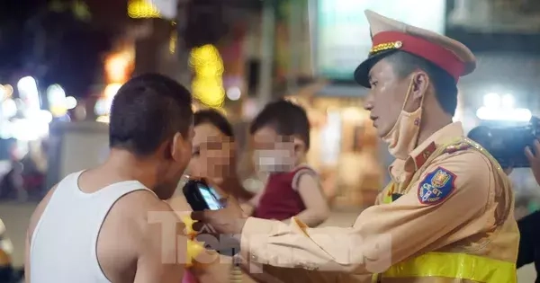 Phát hiện nhiều tài xế vi phạm nồng độ cồn khi chở vợ, con ở phố cổ Hà Nội