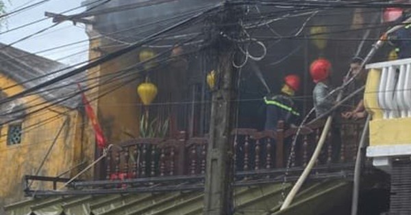 Cháy cửa hàng lưu niệm ở trung tâm phố cổ Hội An