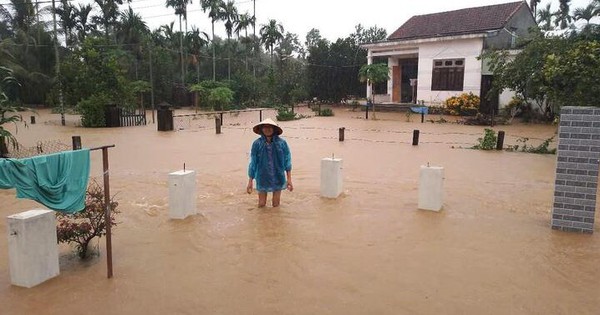 Hơn 2.700 nhà dân ở Quảng Nam, Quảng Trị chìm trong biển nước