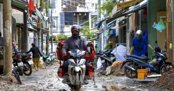 Người dân Đà Nẵng sống khổ trên đường ‘nắng bụi mưa lầy’