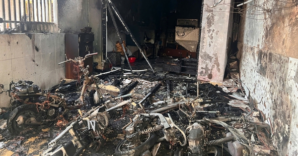 Năm người đang ngủ khi căn nhà bốc cháy dữ dội