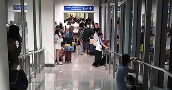 Cục Hàng không yêu cầu làm rõ vụ hành khách “mắc kẹt” ở hành lang sân bay Tân Sơn Nhất