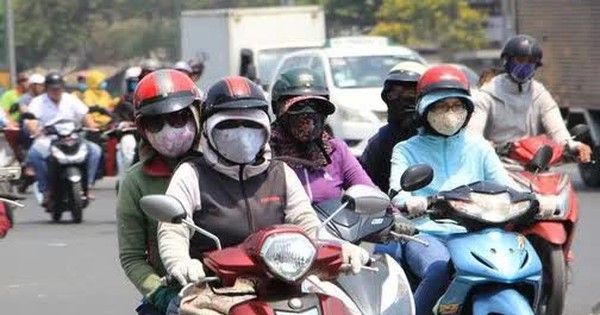 Bắc Bộ và Trung Bộ nắng nóng, Nam Bộ mưa dông